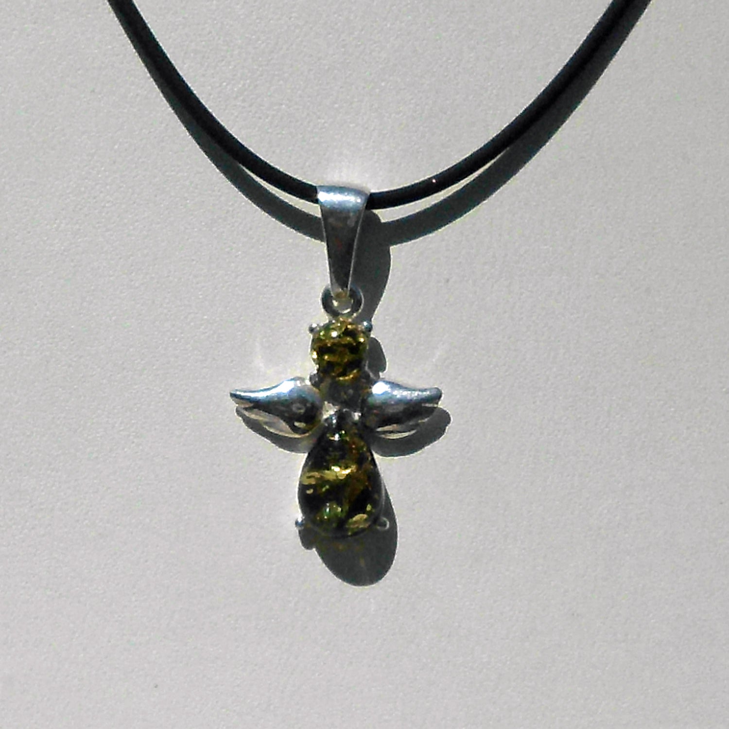 Silberanhänger mit grünem Bernstein, Unikat von Rügen