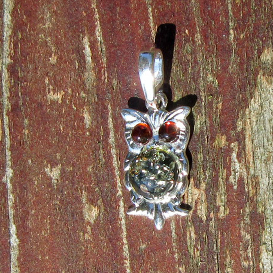 Silberanhänger Eule mit Bernstein – Unikat von Rügen