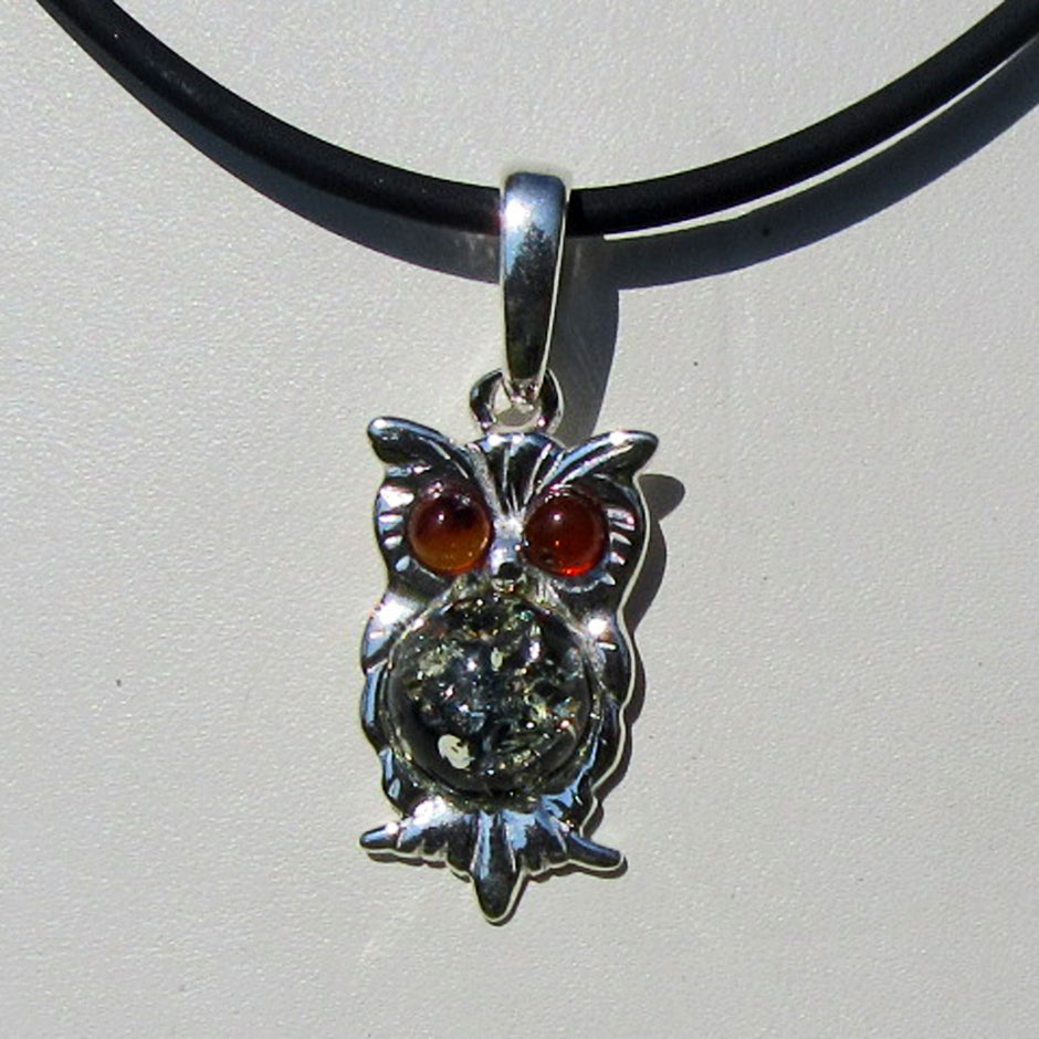 Silberanhänger Eule mit Bernstein – Unikat von Rügen