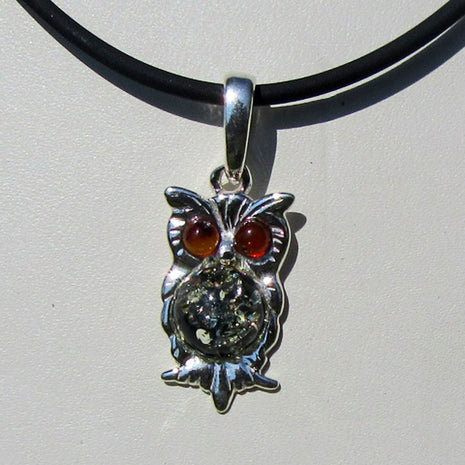 Silberanhänger Eule mit Bernstein – Unikat von Rügen