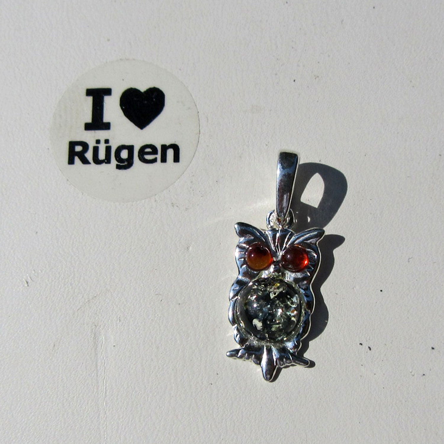 Silberanhänger Eule mit Bernstein – Unikat von Rügen