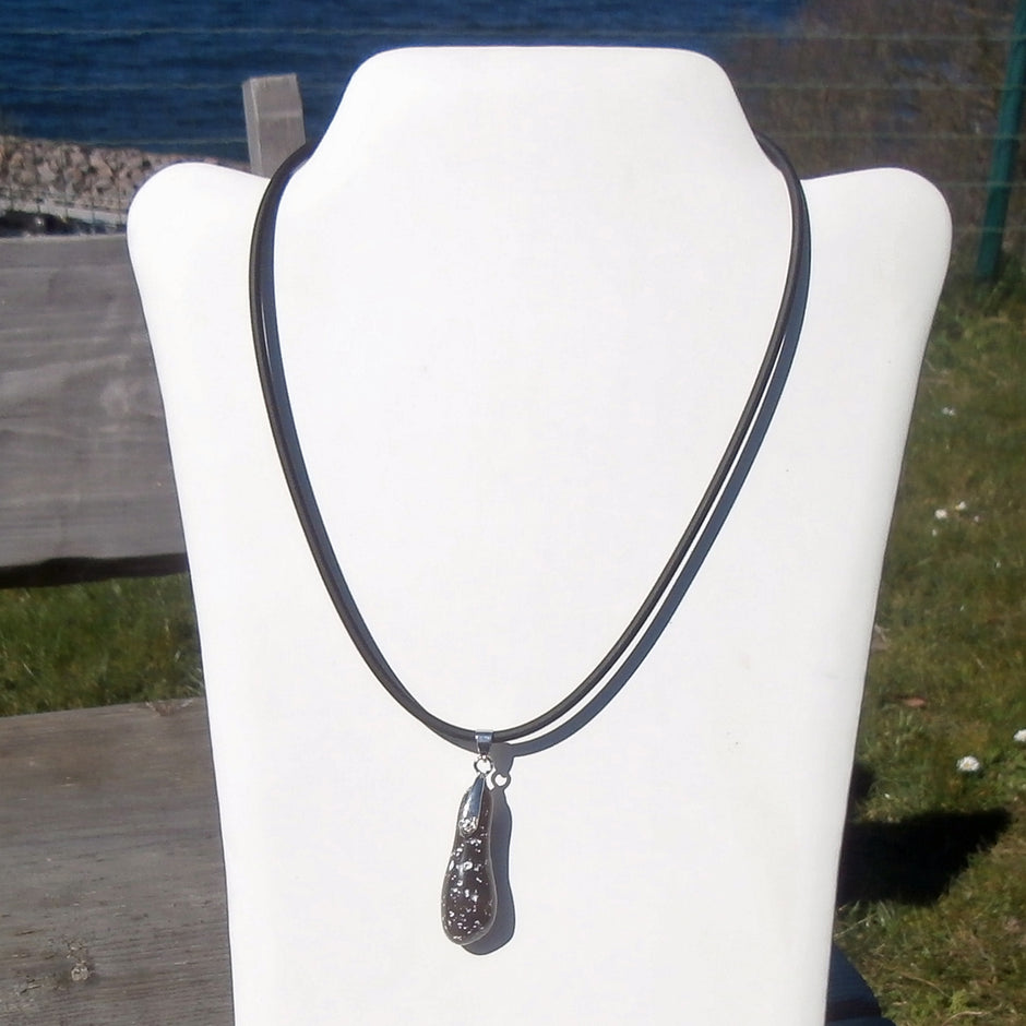 Tropfenförmiger Anhänger aus Feuerstein, Einzelstück