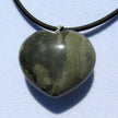 Herzanhänger aus Feuerstein – Unikat von der Ostsee-Insel
