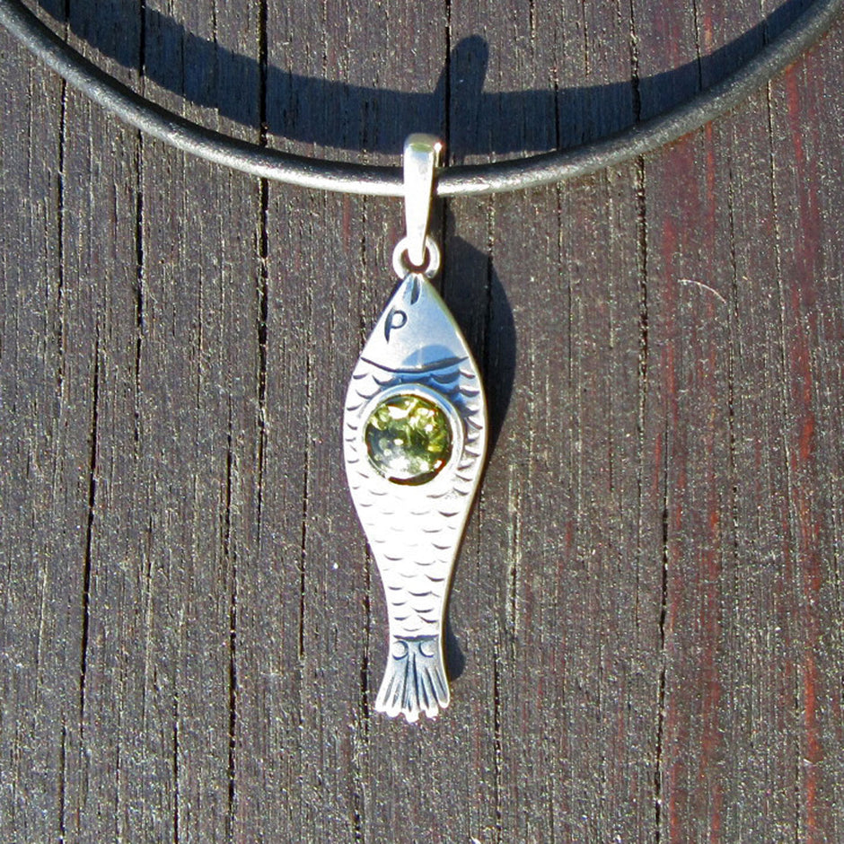 Schicker Anhänger Fisch aus Silber mit Bernstein