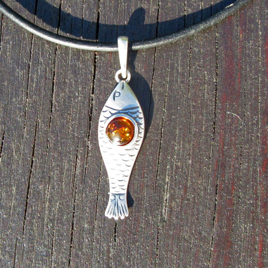 Schicker Anhänger Fisch aus Silber mit Bernstein