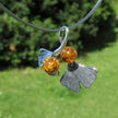 Ginkgoblatt-Anhänger mit Bernsteinperlen und Silber