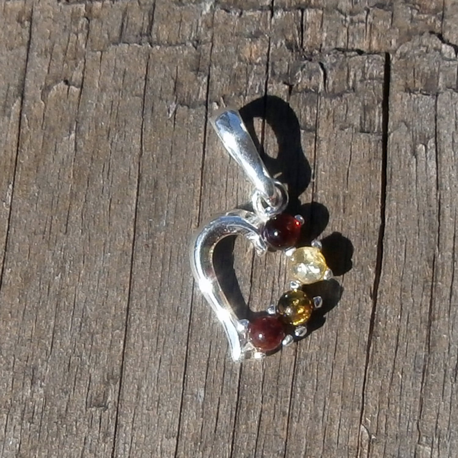 Herzanhänger aus Silber mit Bernstein – Unikat