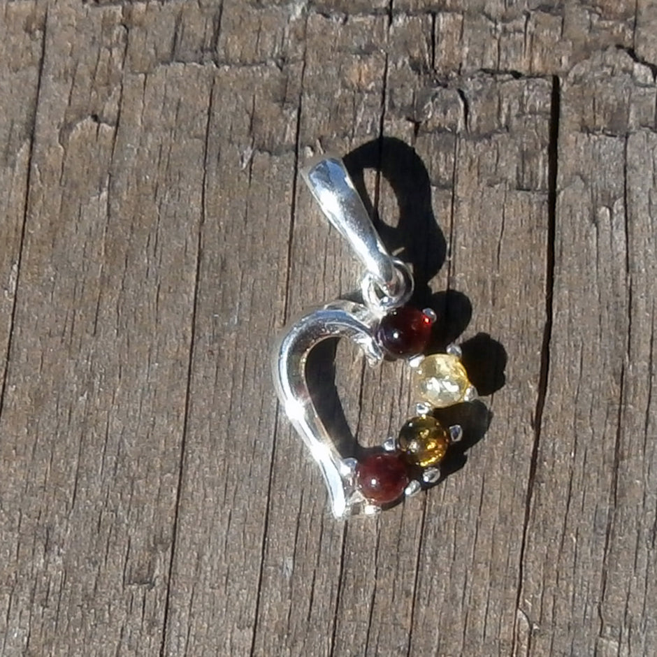 Herzanhänger aus Silber mit Bernstein – Unikat