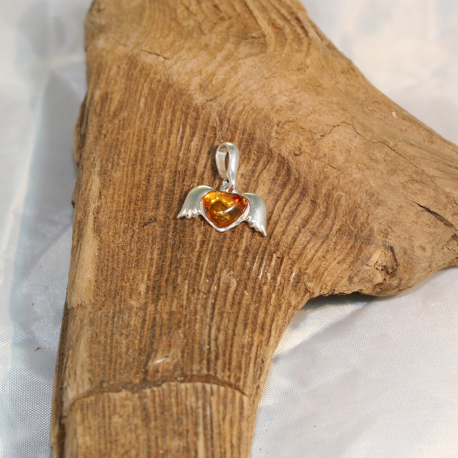 Anhänger Engelsflügel aus Silber mit Bernsteinherz, Unikat