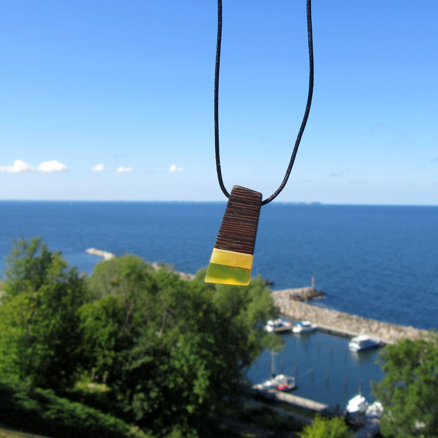 Einzelstück: Kette aus Bernstein und Holz, maritim