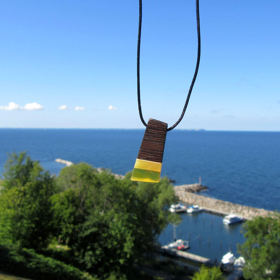 Einzelstück: Kette aus Bernstein und Holz, maritim
