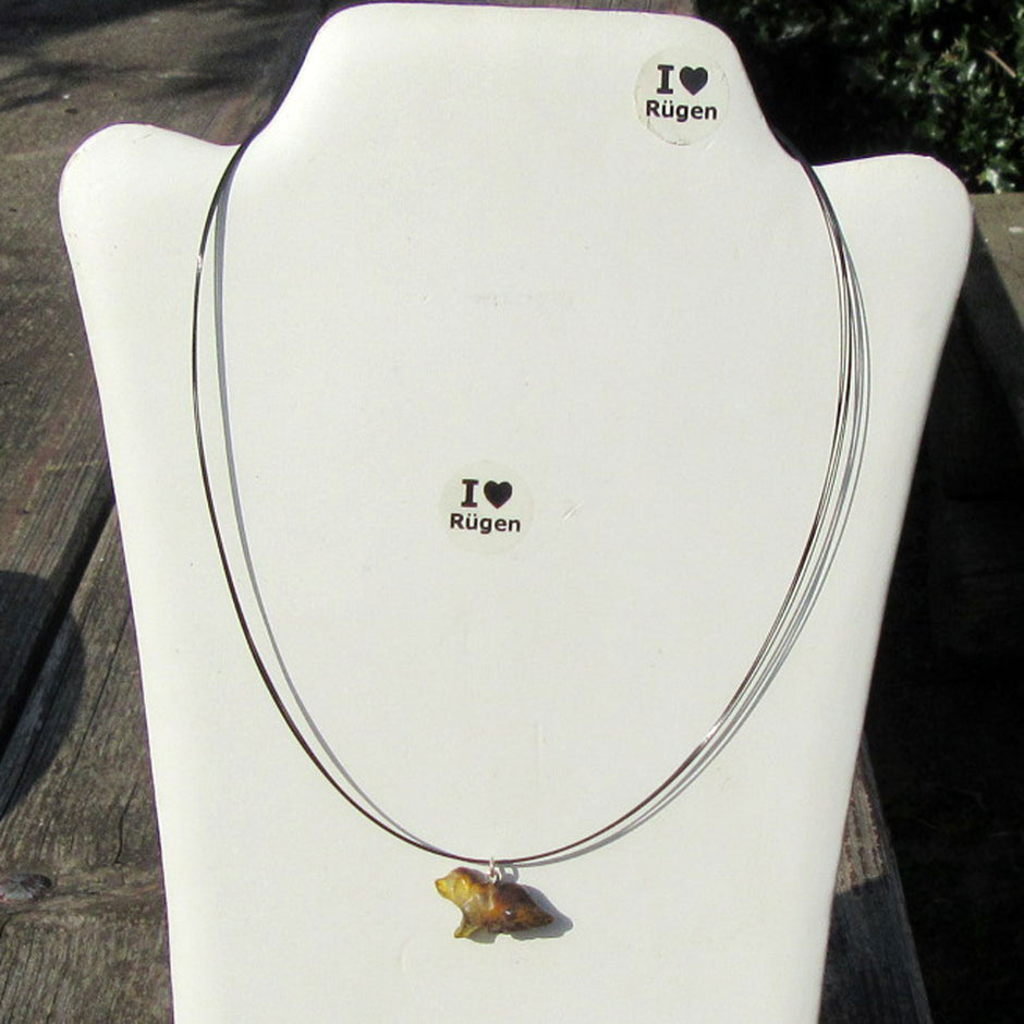 Anhänger Hundewelpe aus Bernstein, handgefertigt und einzigartig