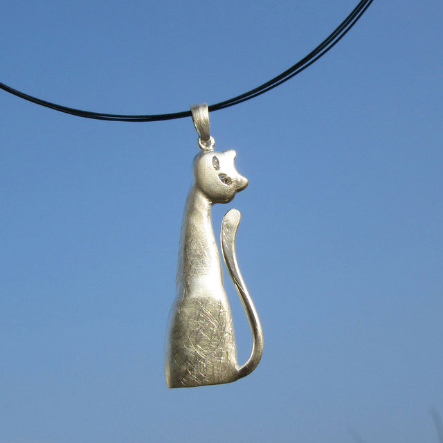 Einzelstück: Anhänger aus gebürstetem Silber in Katzenform