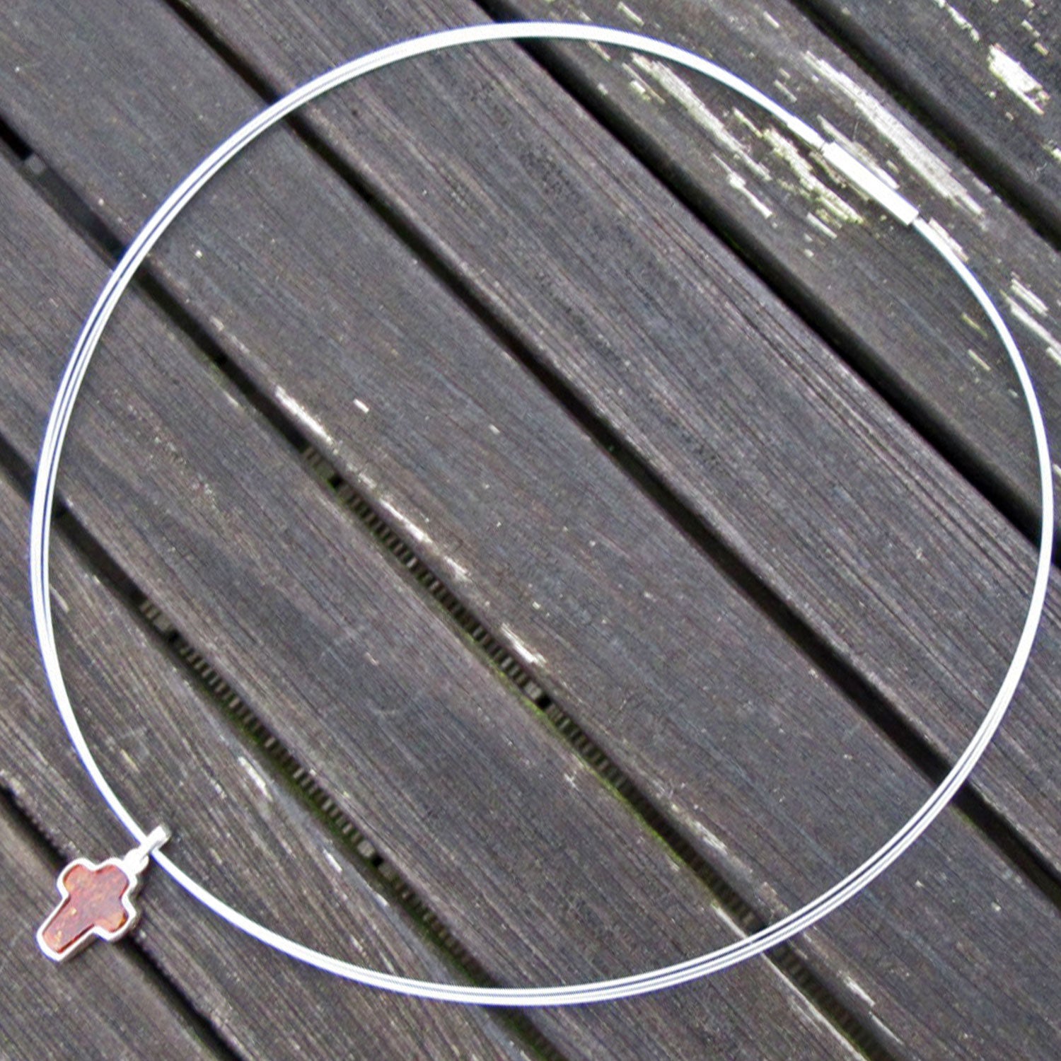 Einzigartiges Bernsteinkreuz in Silber eingefasst