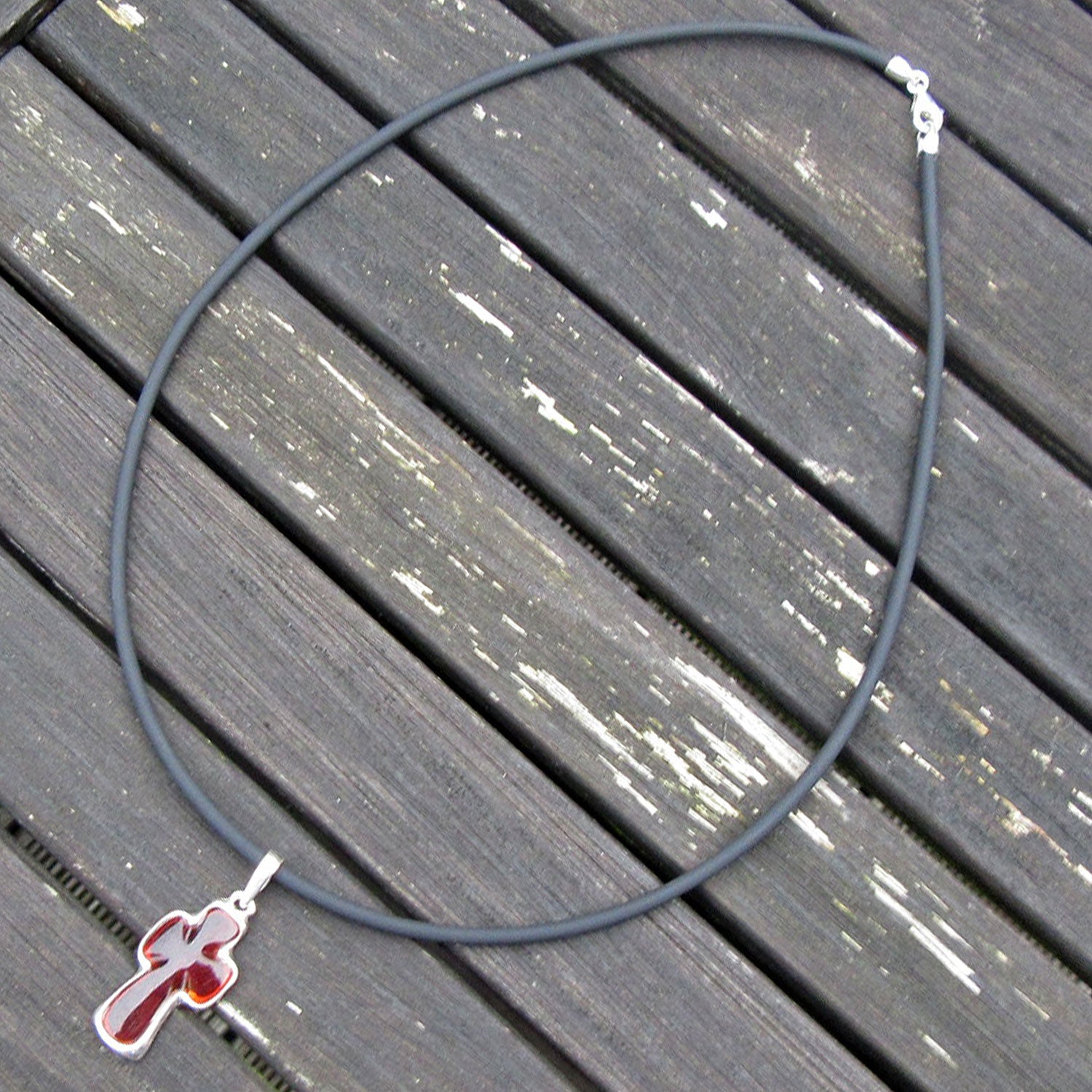 Einzelstück: Kreuz aus transparentem Bernstein in Silber