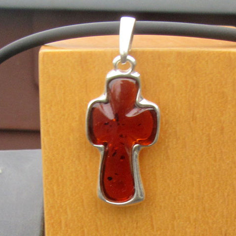 Einzelstück: Kreuz aus transparentem Bernstein in Silber