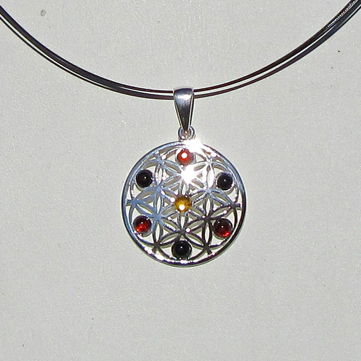 Filigraner Silberanhänger mit kognacfarbenem Bernstein