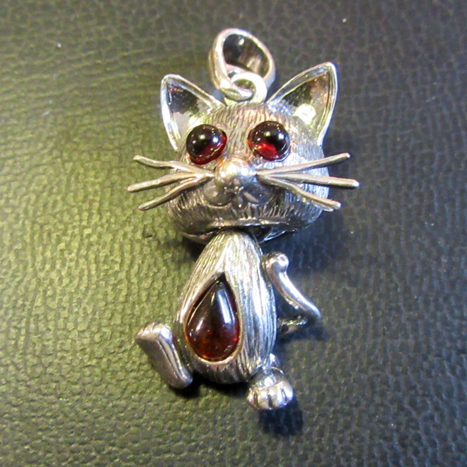 Silberanhänger Maus mit Bernstein, ein Unikat von Rügen