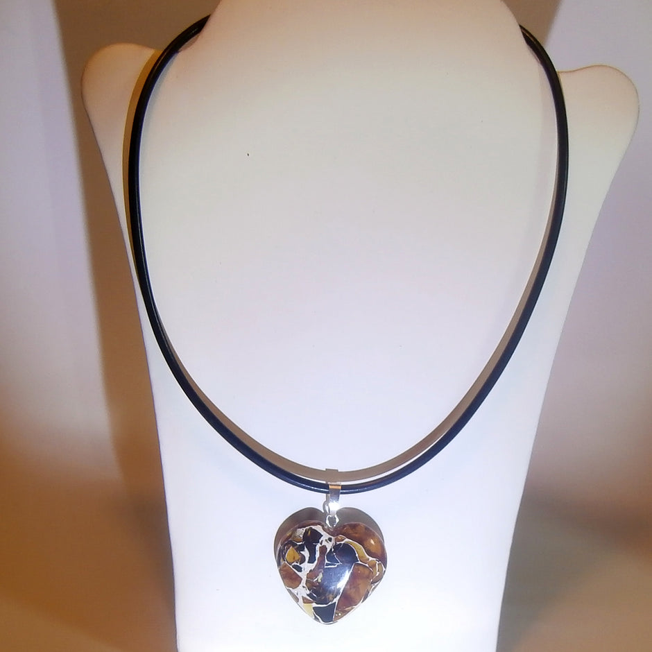 Herz aus Mosaikbernstein mit großer Silberöse