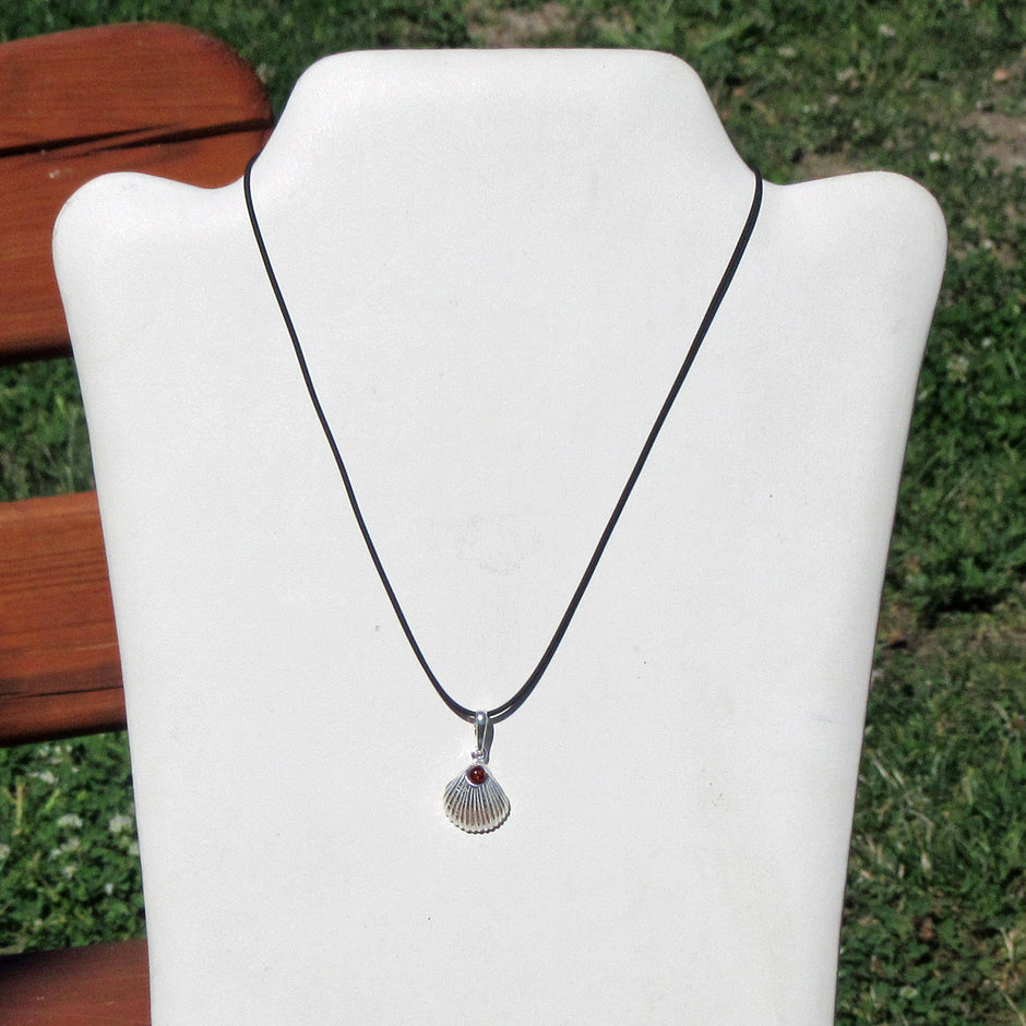 Silberanhänger Muschel mit Bernsteinperle, Unikat