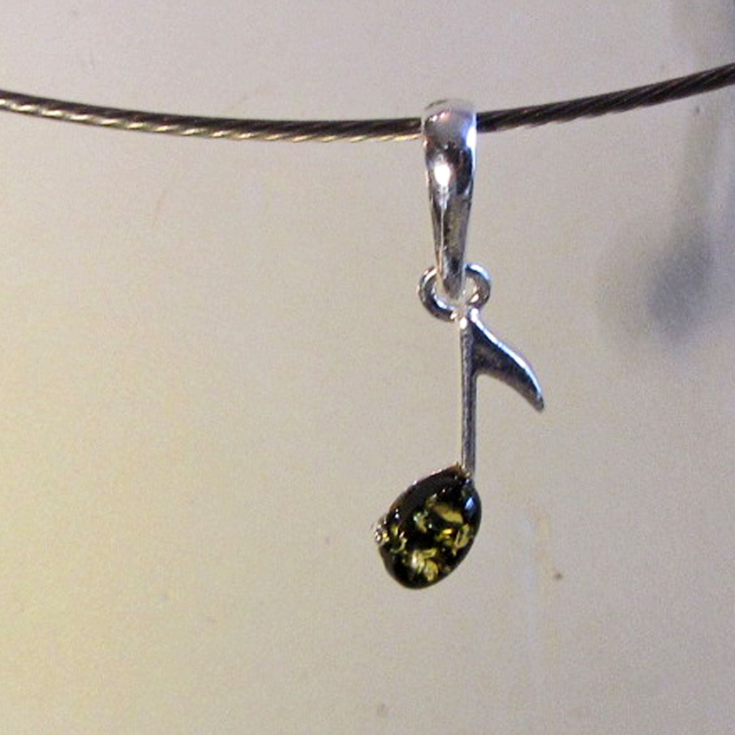 Silberanhänger Note mit Bernsteincabochon, Unikat