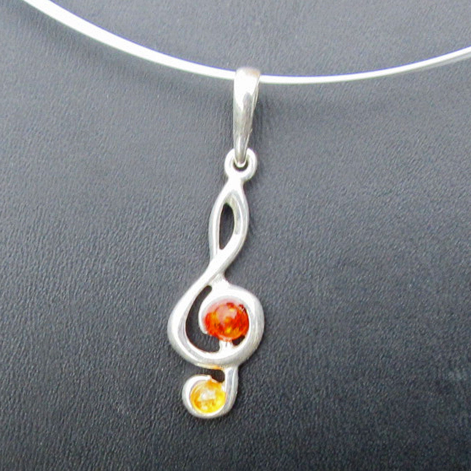 Feiner Silberanhänger mit Bernstein-Notenschlüssel