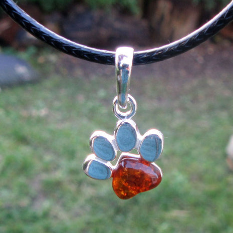 Einzigartiger Anhänger aus Silber und Bernstein in Pfotenform
