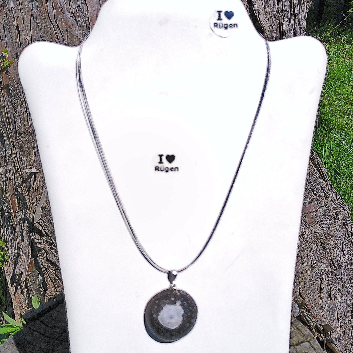 Poliertes Endstück eines Kieselschwamms aus Feuerstein