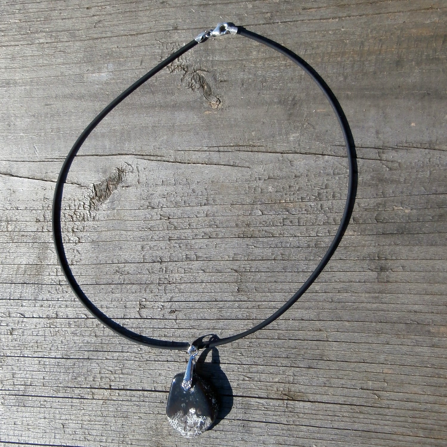 Einzigartiger Feuerstein-Anhänger mit Silberöse