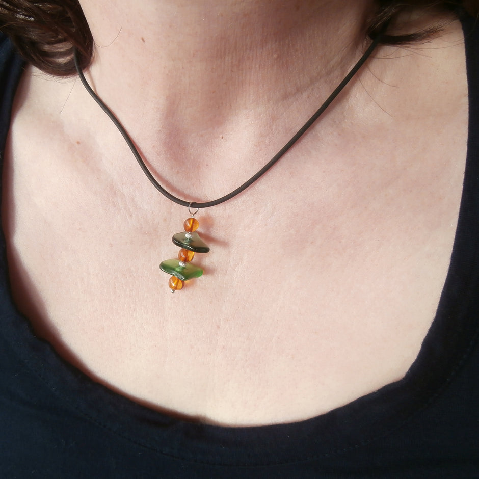 Unikat Anhänger aus Seeglas und Bernstein mit Silberperlen