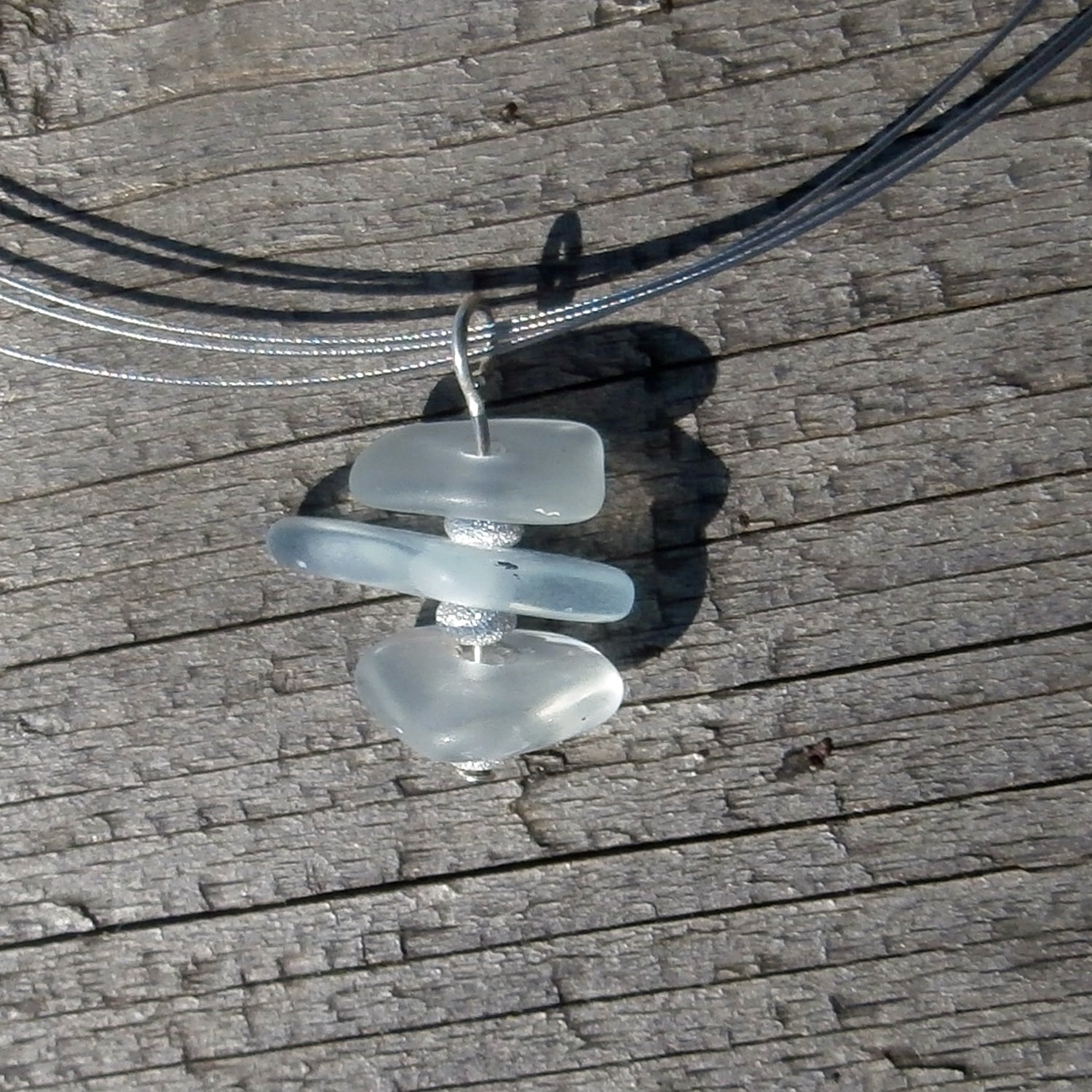 Einzelstück: Anhänger aus transparentem Seeglas mit Silber