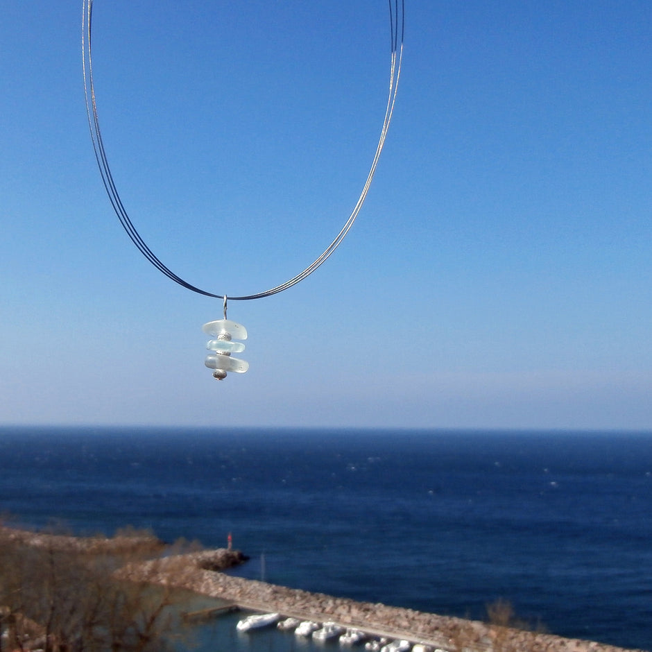 Einzelstück: Anhänger aus transparentem Seeglas mit Silber