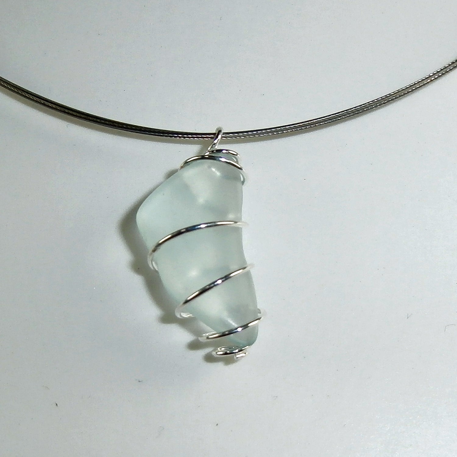 Seeglas-Anhänger in Spiralenform aus nickelfreiem Metall