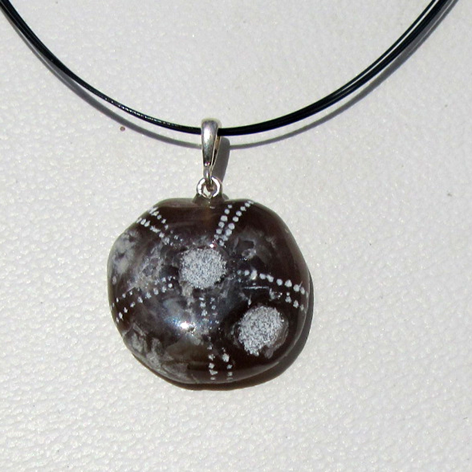 Versteinerte Seeigel-Unterseite, poliert, Silberöse, Unikat