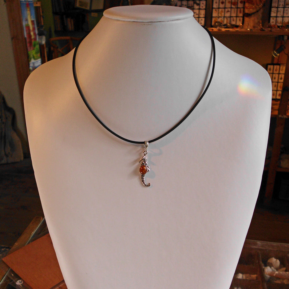 Seepferdchen Anhänger aus Silber und Bernstein, Unikat