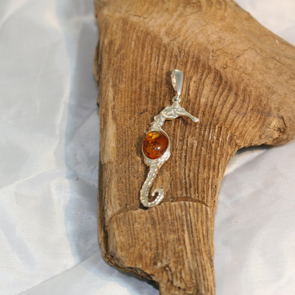 Seepferdchen-Anhänger aus Silber mit Bernstein, Unikat