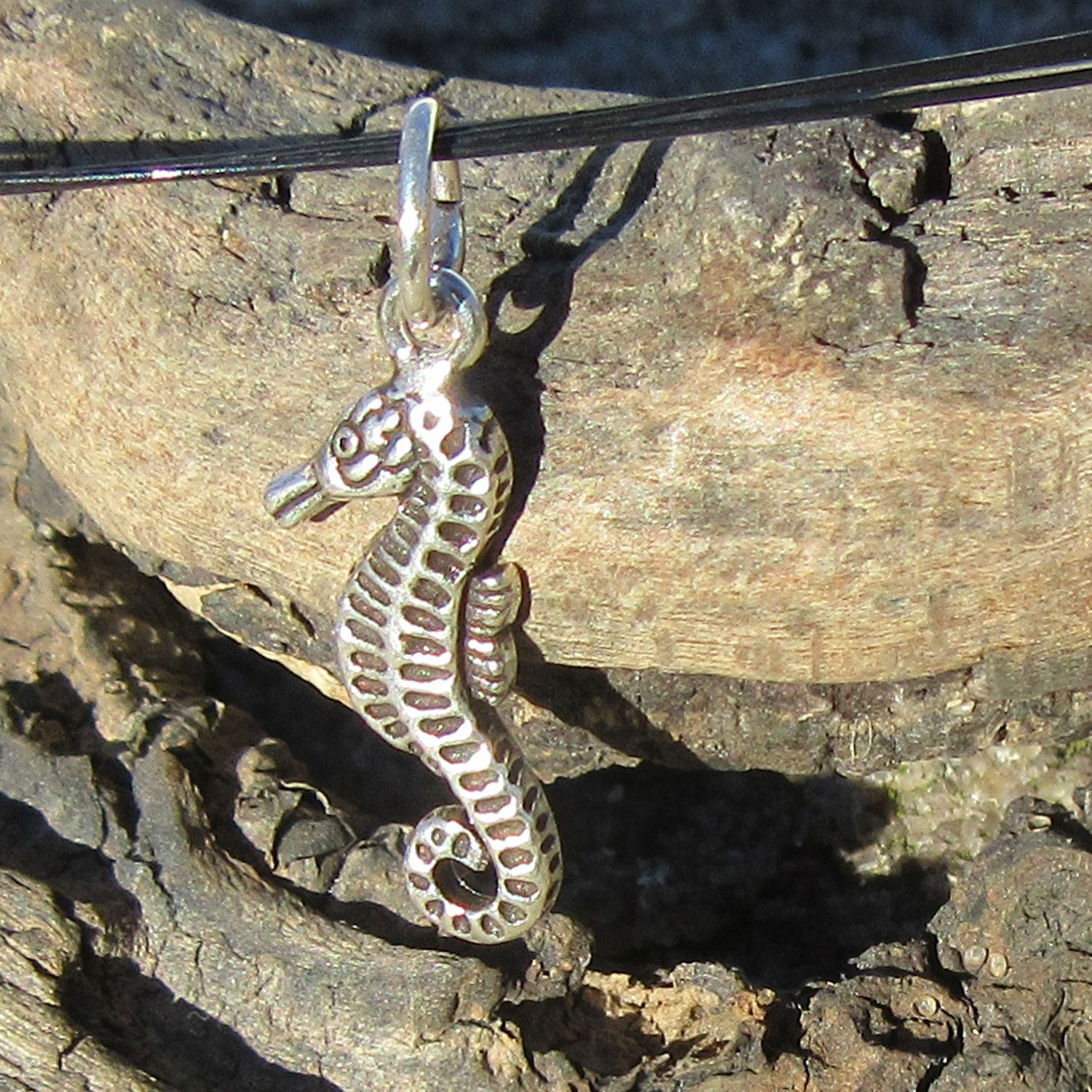 Silberanhänger in Form eines Seepferdchens – Unikat