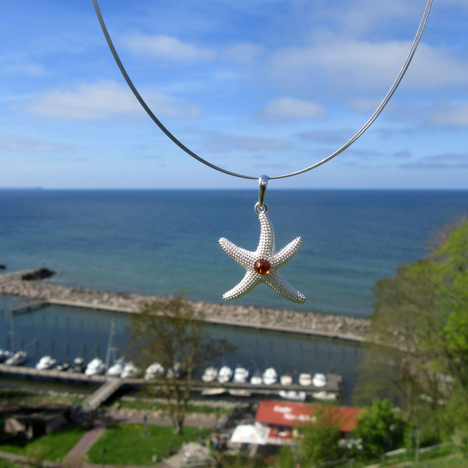 Seestern aus Silber mit Bernsteinperle, Unikat