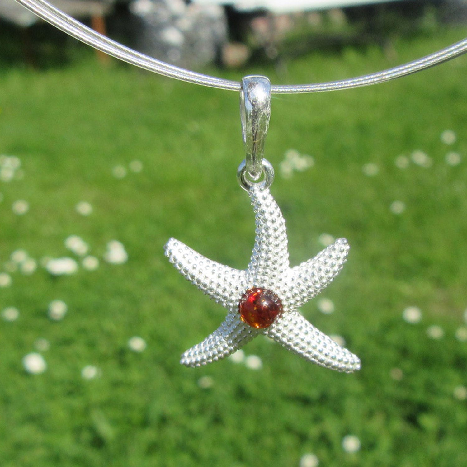 Seestern aus Silber mit Bernsteinperle, Unikat