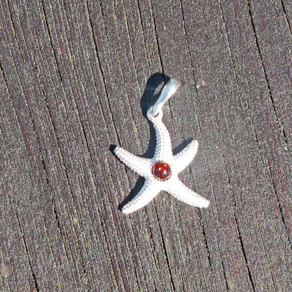 Seestern aus Silber mit Bernsteinperle, Unikat