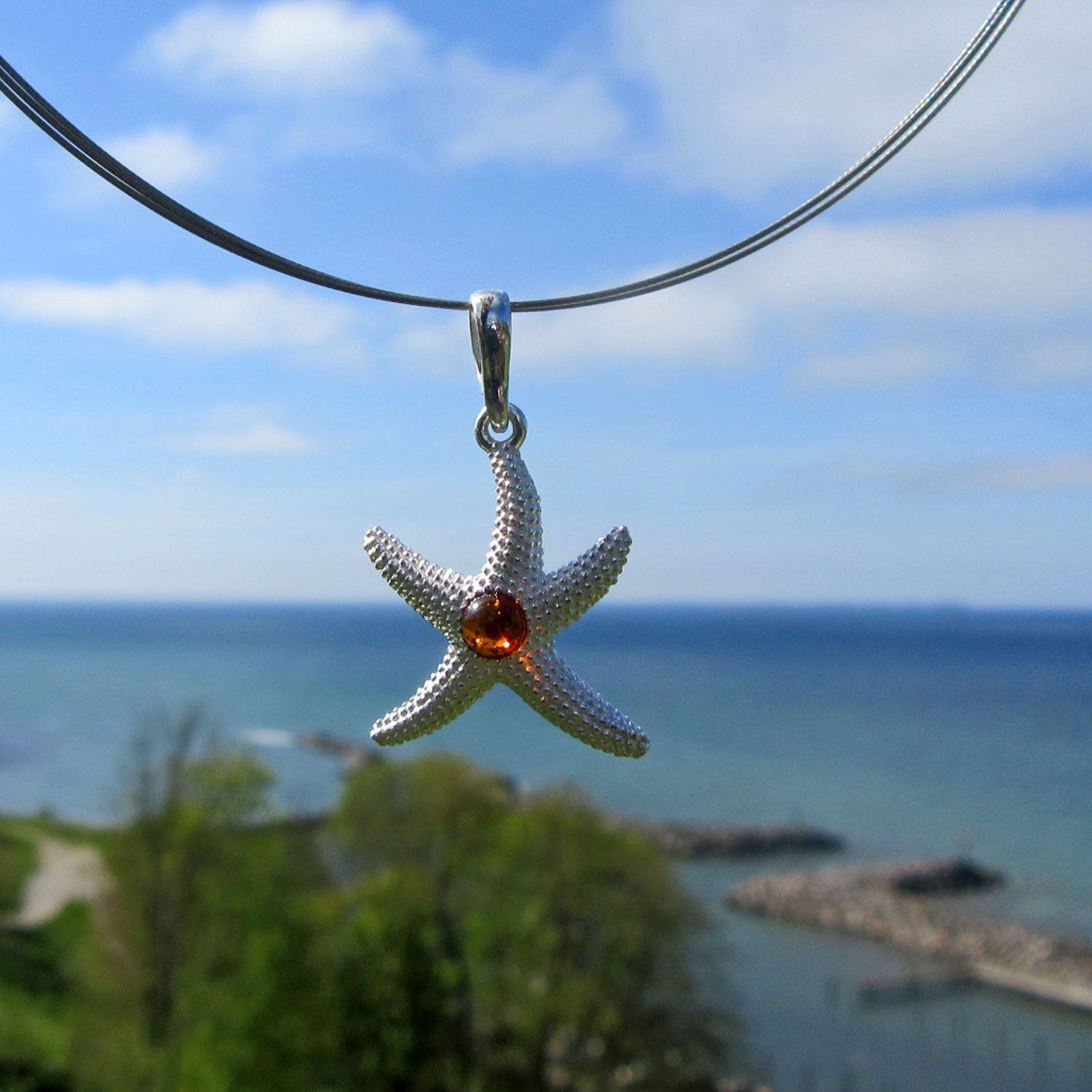 Seestern aus Silber mit Bernsteinperle, Unikat