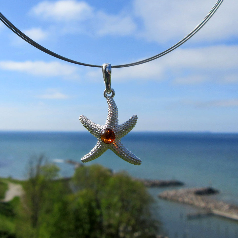 Seestern aus Silber mit Bernsteinperle, Unikat