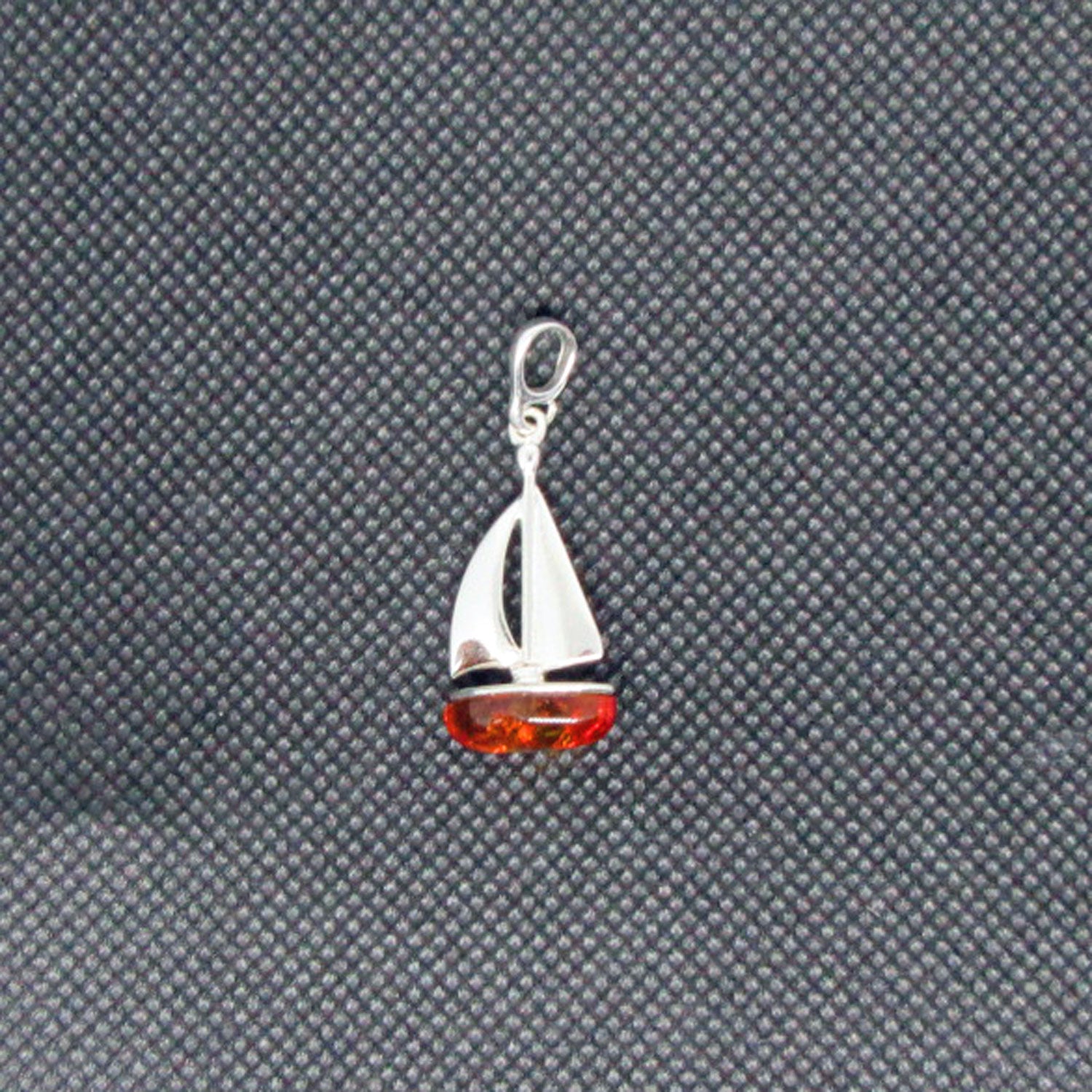 Edler Anhänger Segelboot aus Silber mit Bernstein