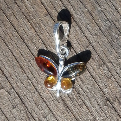 Schmetterlingsanhänger aus Silber mit Bernstein, Unikat