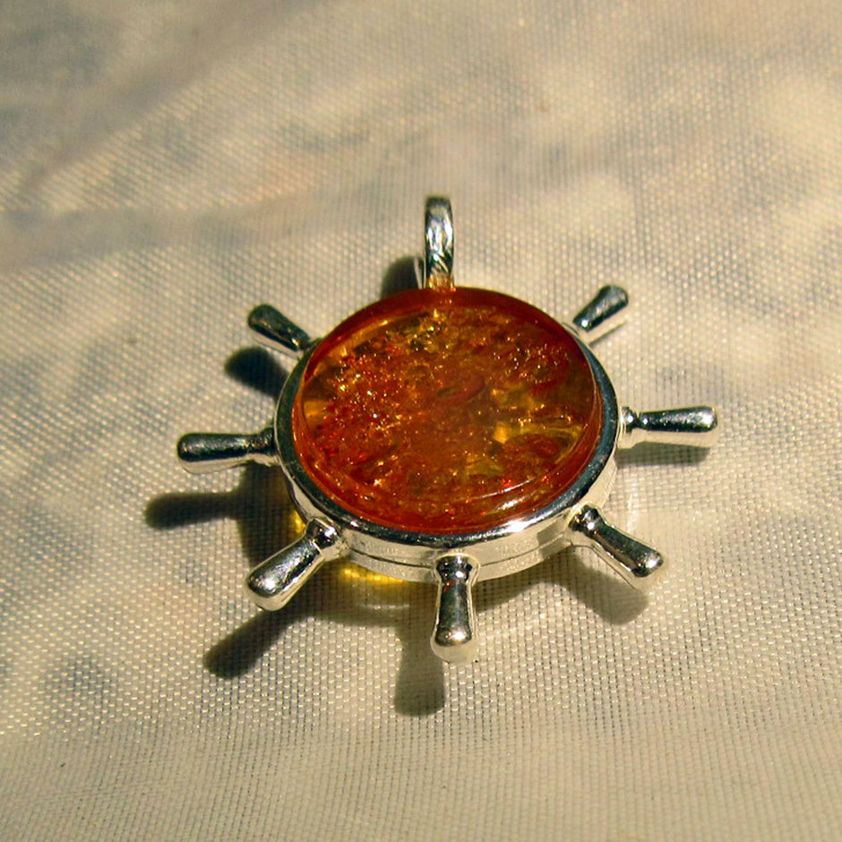 Steuerrad-Anhänger aus Silber mit Bernstein, beidseitig tragbar