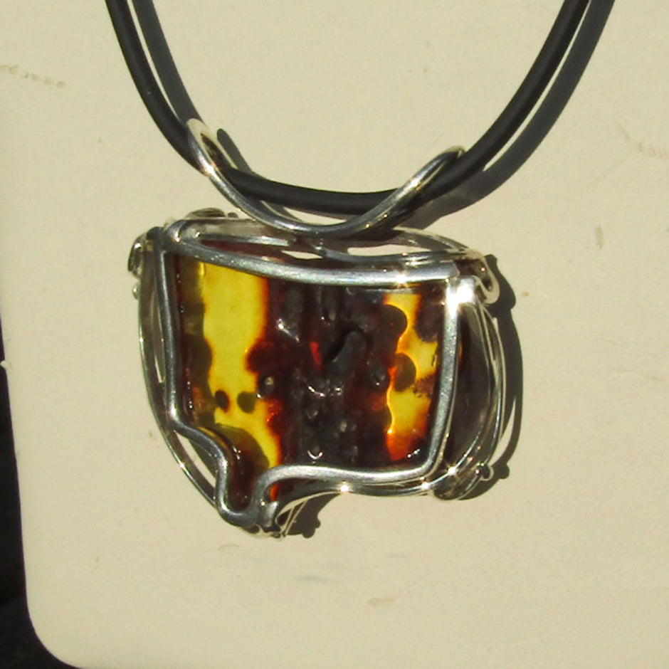 Wunderschöner Anhänger mit edlem Bernstein undSilber !!! Designerstück !!!