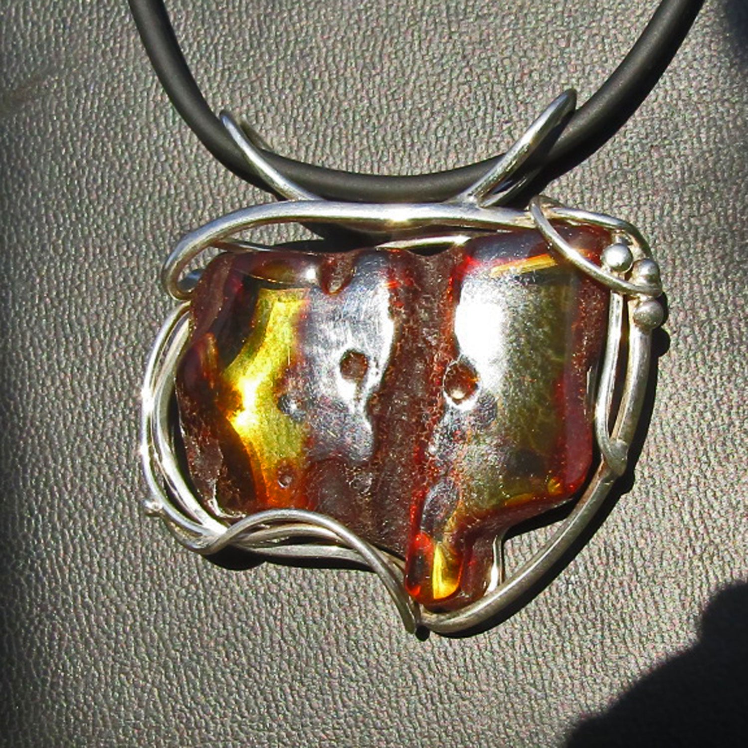 Wunderschöner Anhänger mit edlem Bernstein undSilber !!! Designerstück !!!