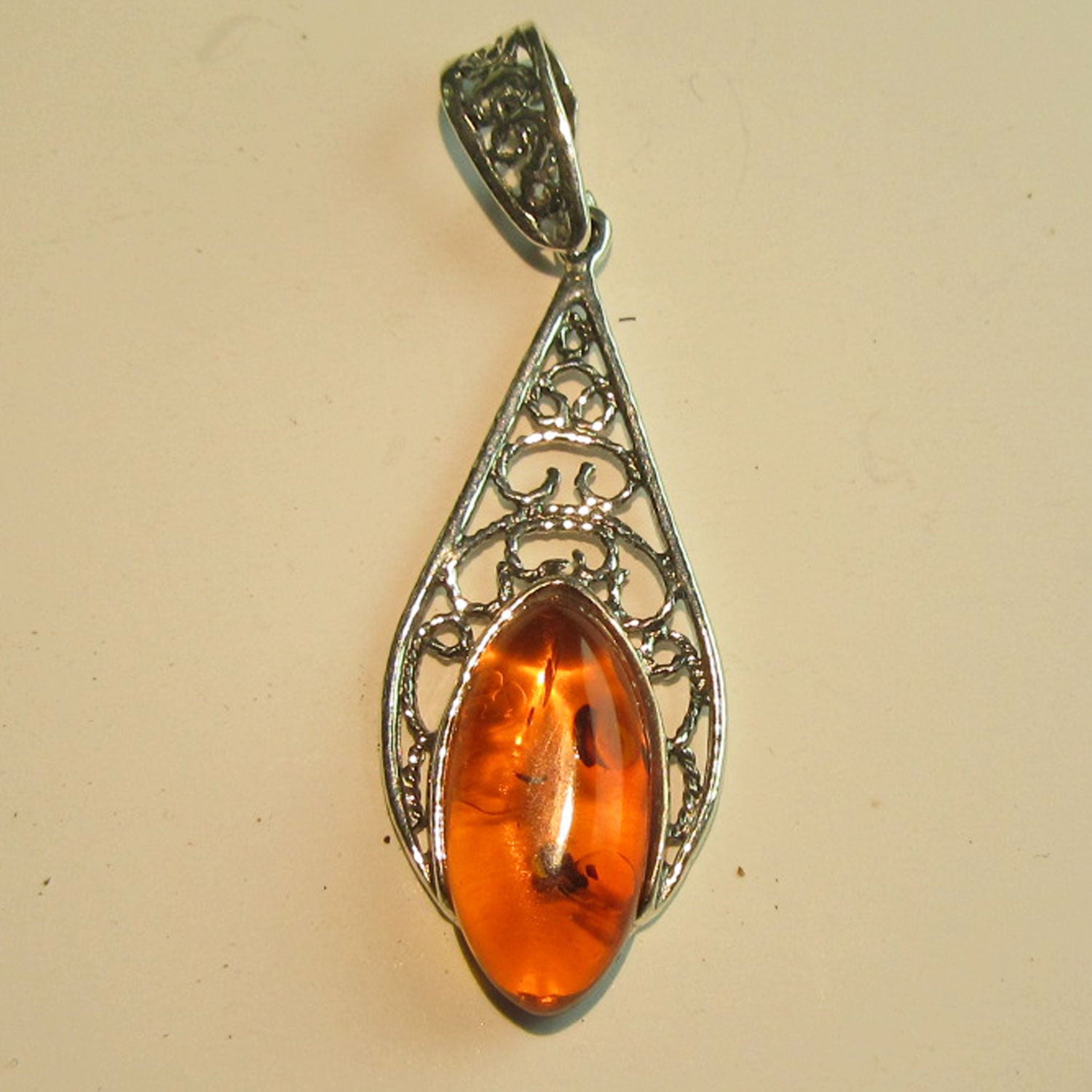 Bernsteinring in filigranem Silber, Unikat von Rügen