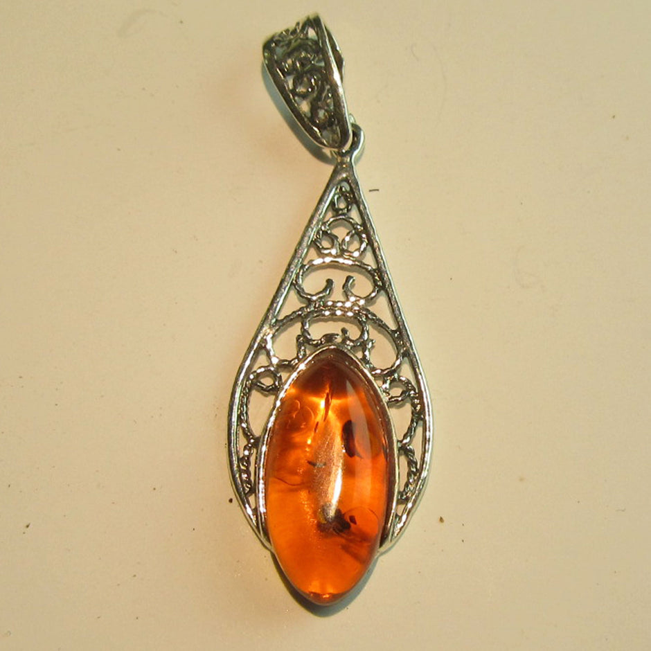 Bernsteinring in filigranem Silber, Unikat von Rügen