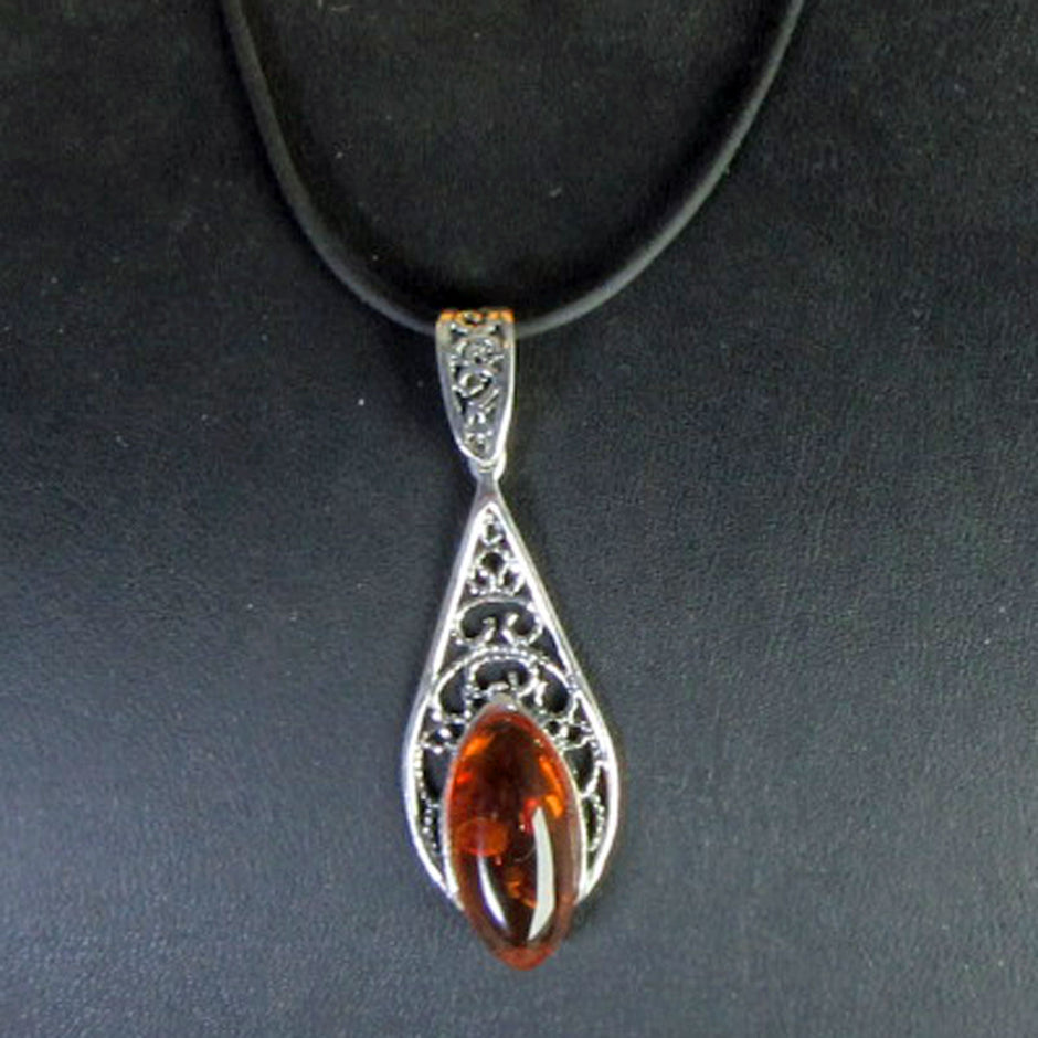 Bernsteinring in filigranem Silber, Unikat von Rügen